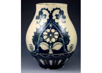 Vaso a bocca larga con decoro floreale Vaso a bocca larga con decoro floreale